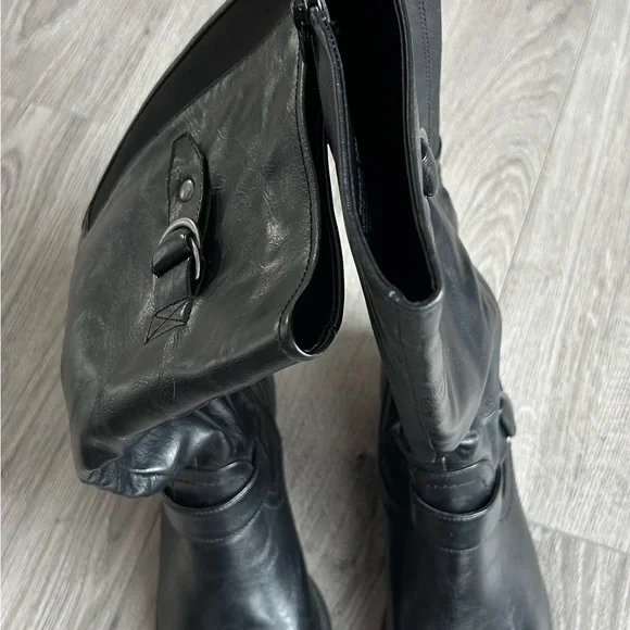 Women’s Black Boots - Picture 2 of 5